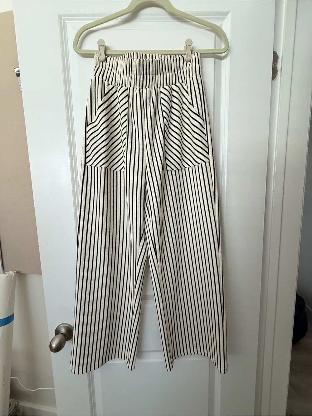 Tankaneo Striped 2 Piece Lounge Set: Wide Leg Pants & Tee - B&W - Picture 3 of 4